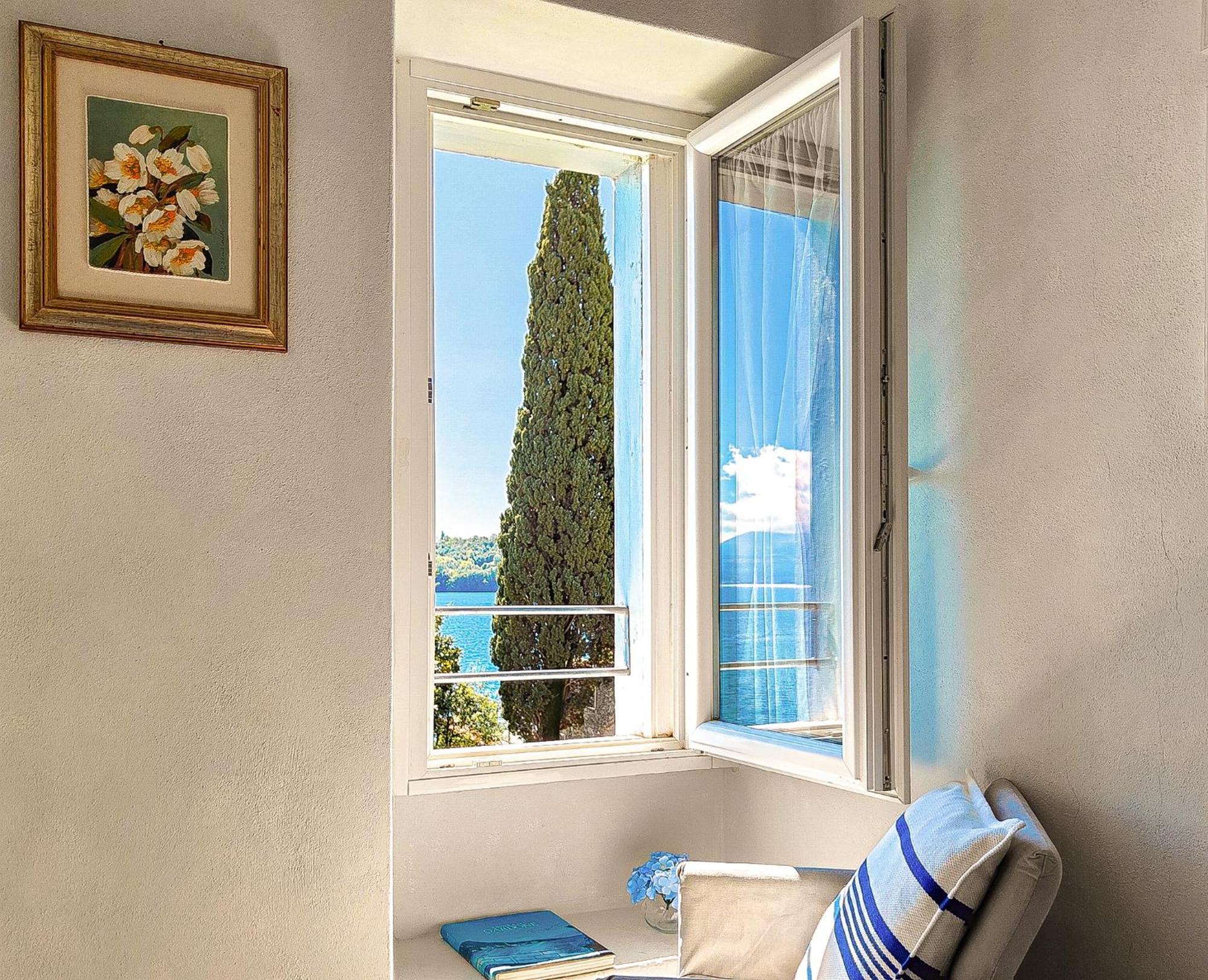 Luxury Lakeside Apartment Right On The Water Salo Bagian luar foto