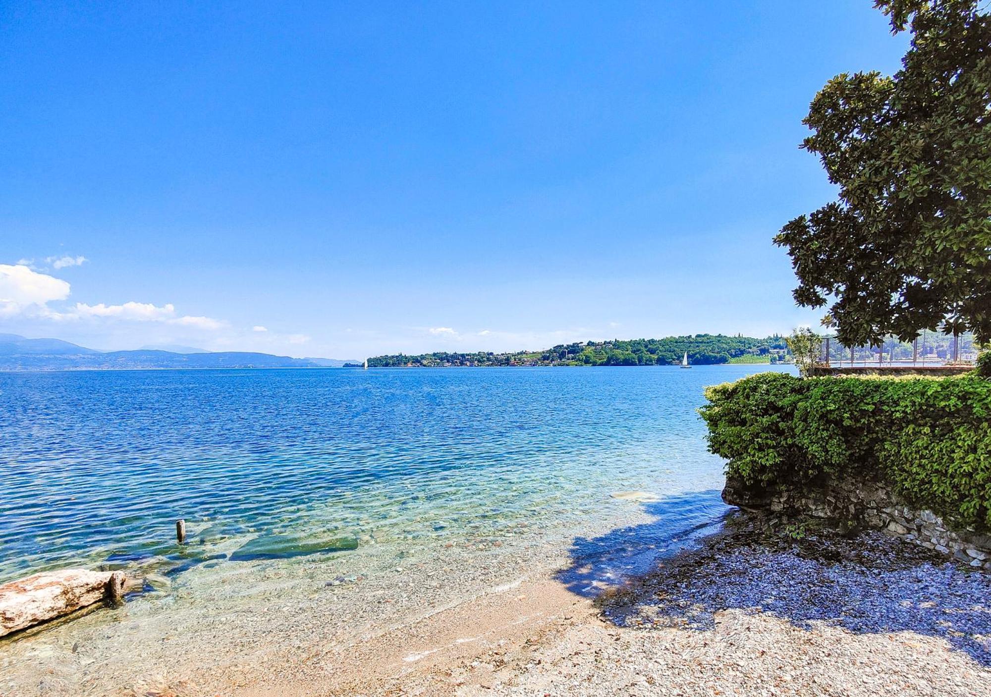 Luxury Lakeside Apartment Right On The Water Salo Bagian luar foto
