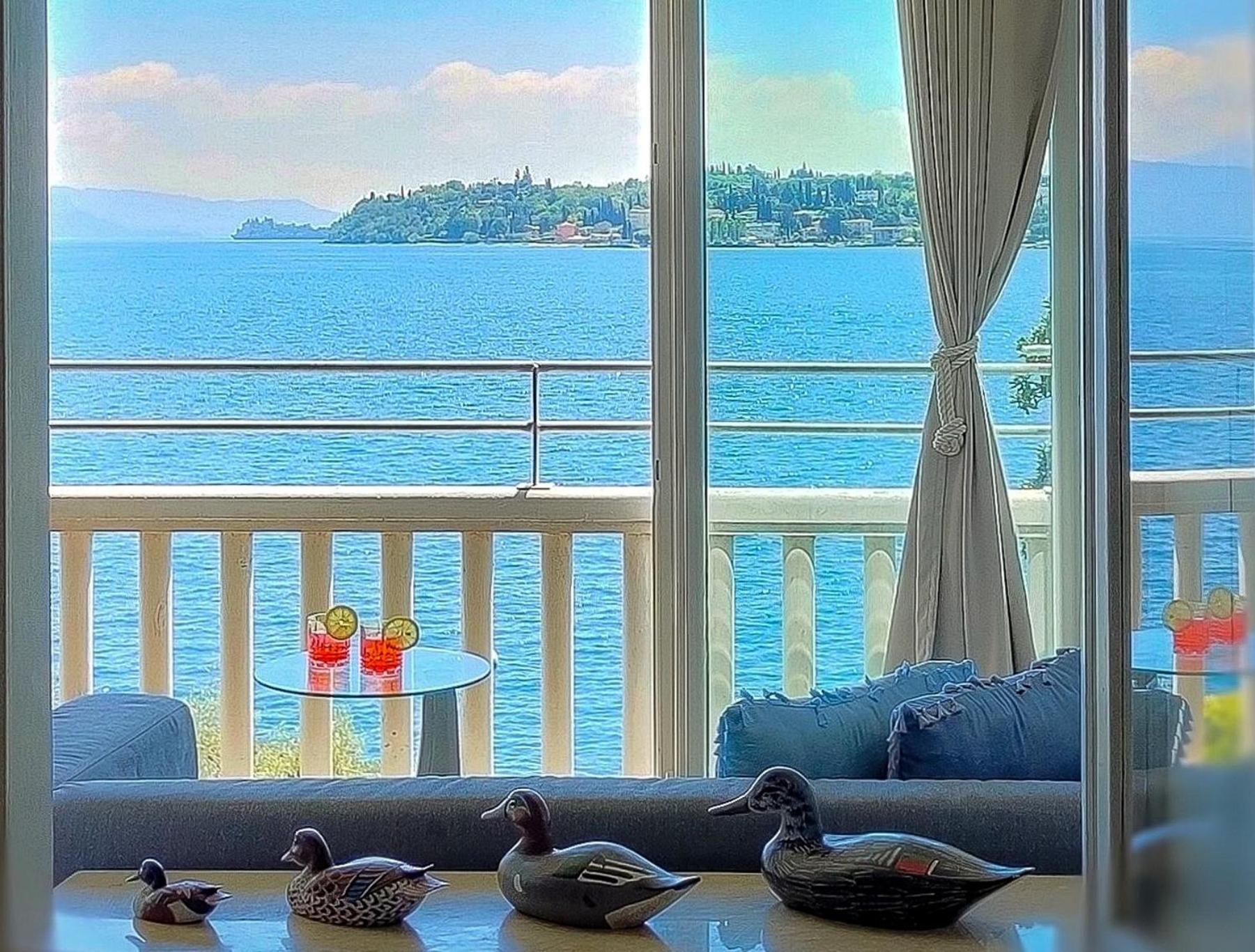 Luxury Lakeside Apartment Right On The Water Salo Bagian luar foto