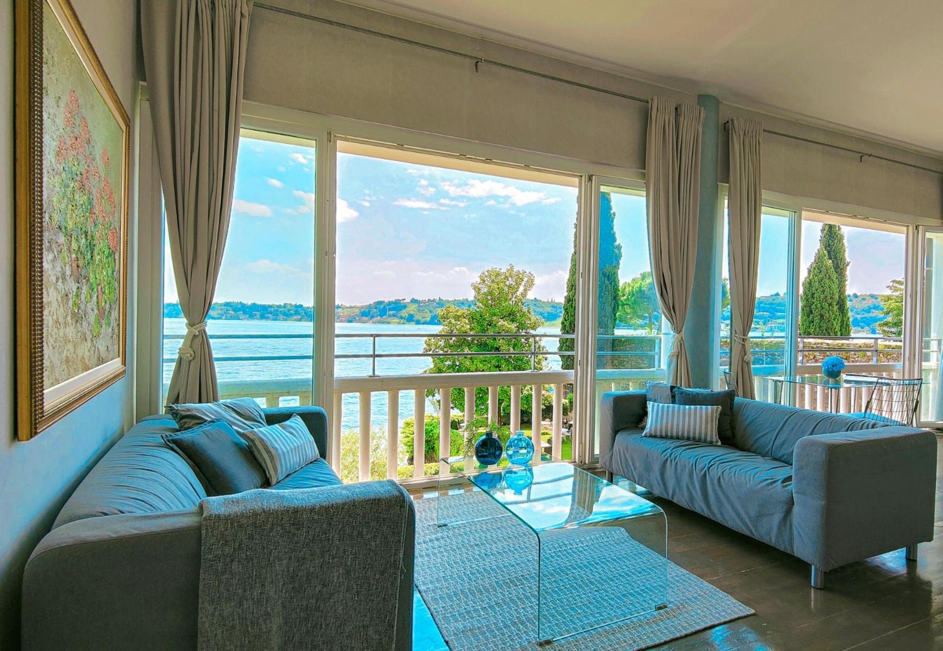 Luxury Lakeside Apartment Right On The Water Salo Bagian luar foto
