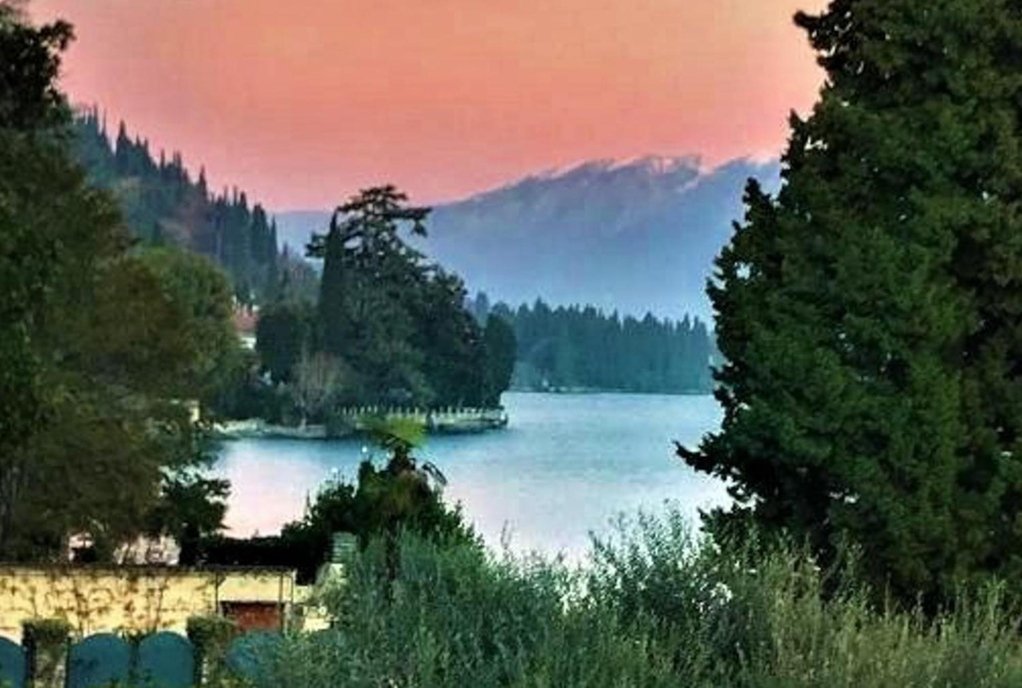 Luxury Lakeside Apartment Right On The Water Salo Bagian luar foto
