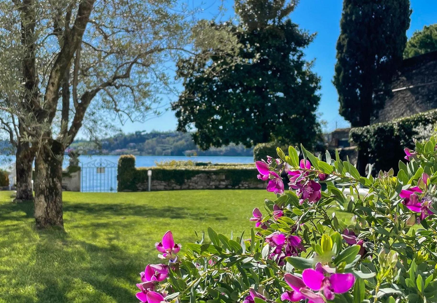 Luxury Lakeside Apartment Right On The Water Salo Bagian luar foto