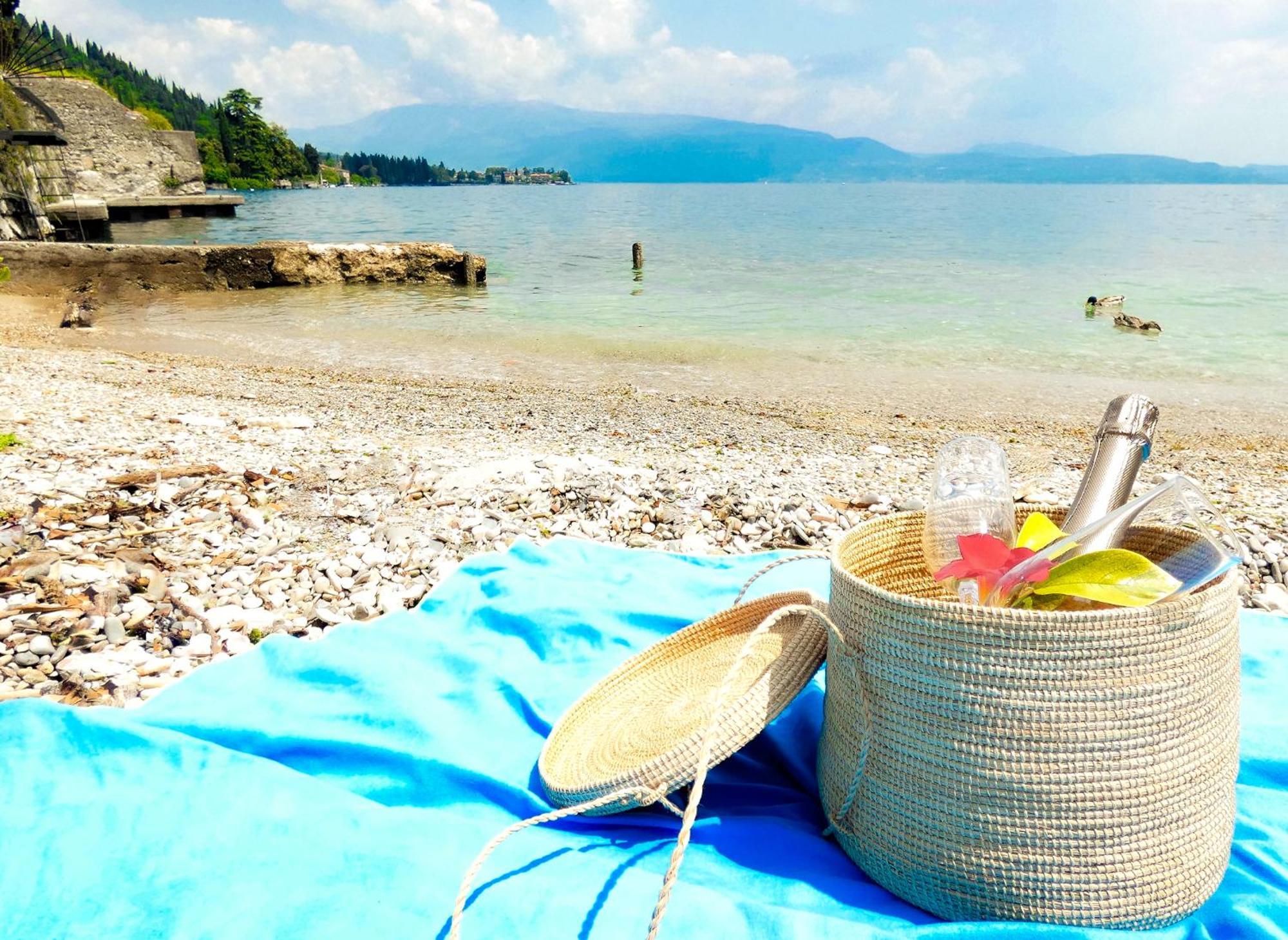 Luxury Lakeside Apartment Right On The Water Salo Bagian luar foto