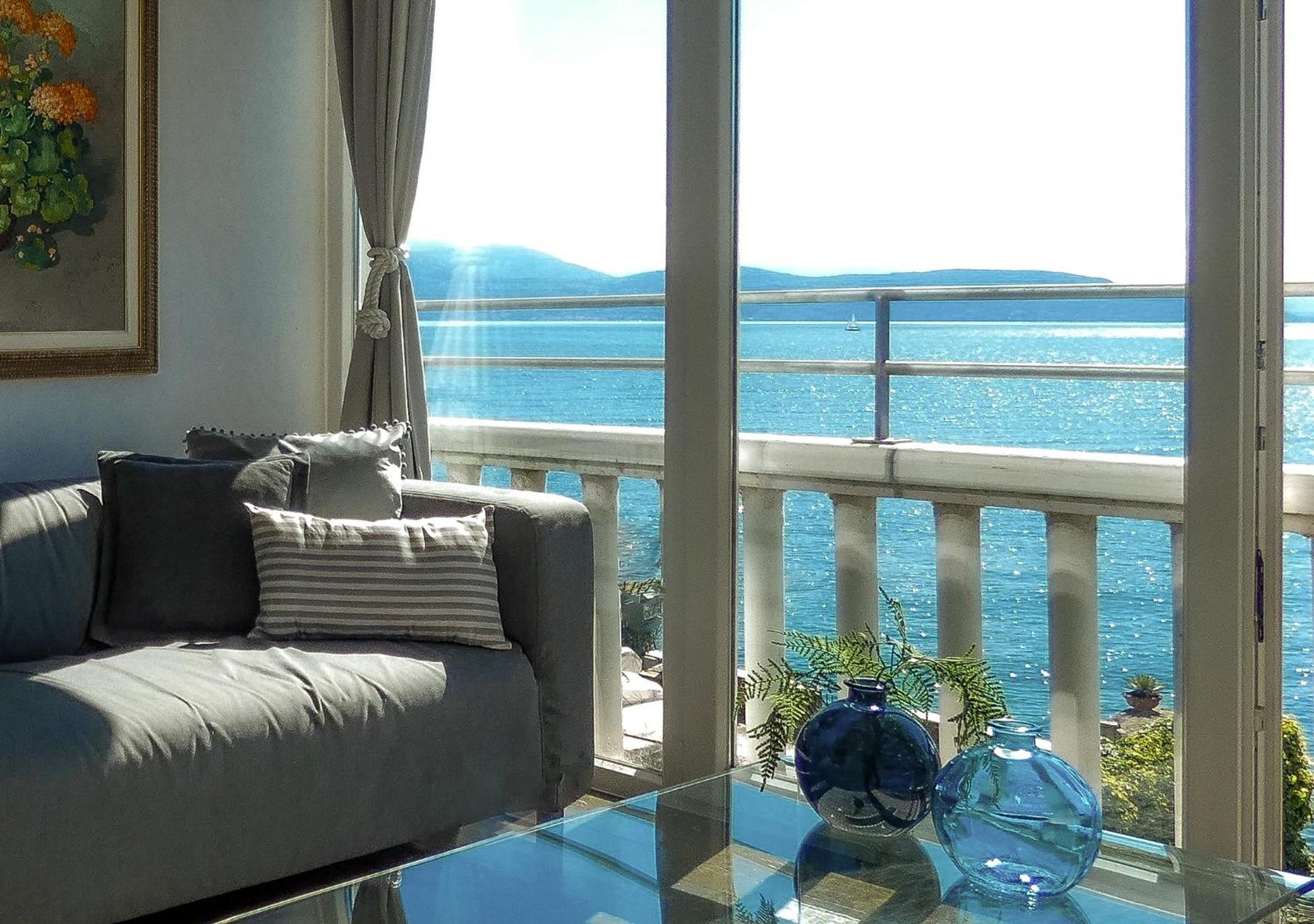 Luxury Lakeside Apartment Right On The Water Salo Bagian luar foto